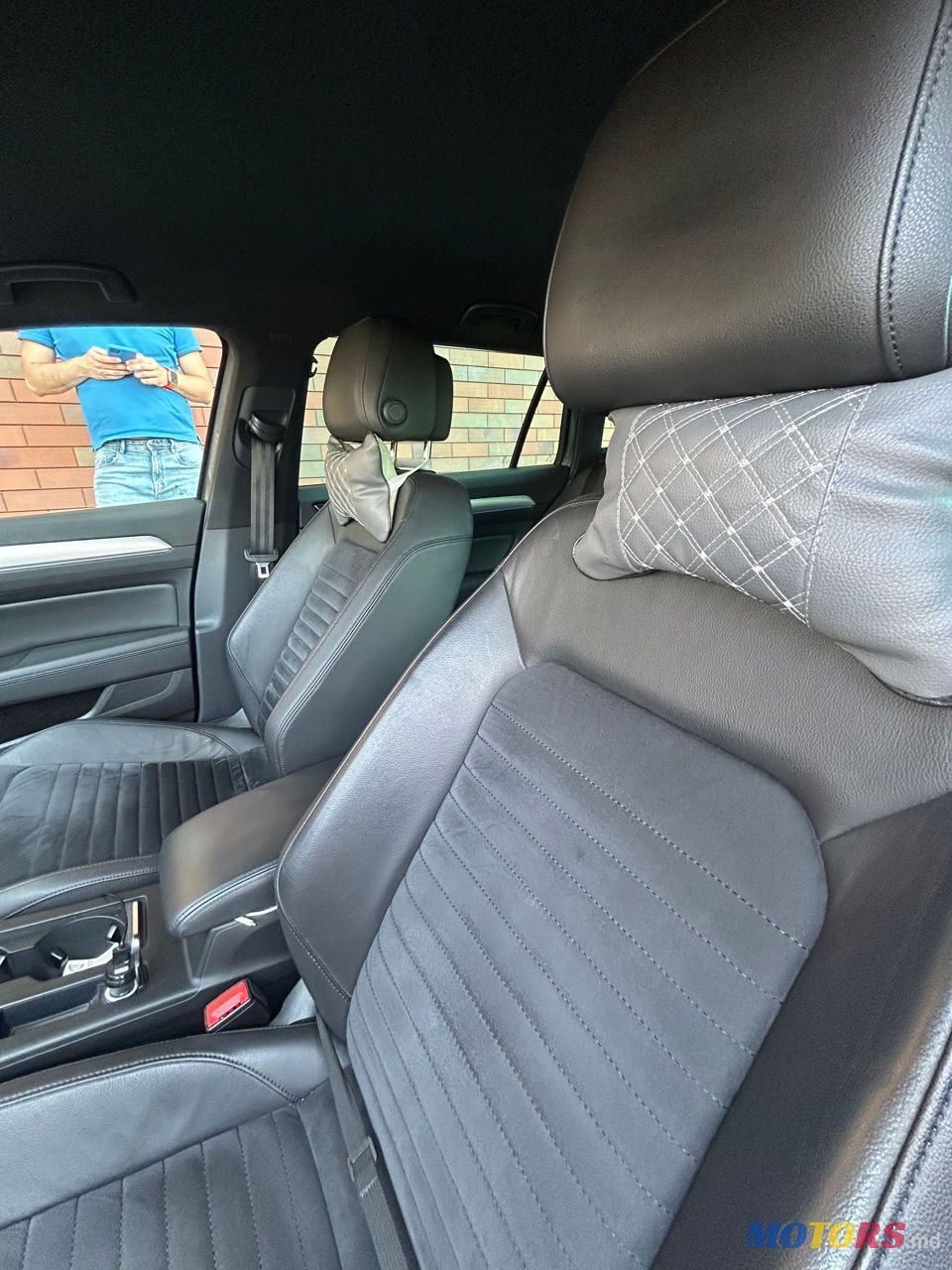 2016' Volkswagen Passat photo #6