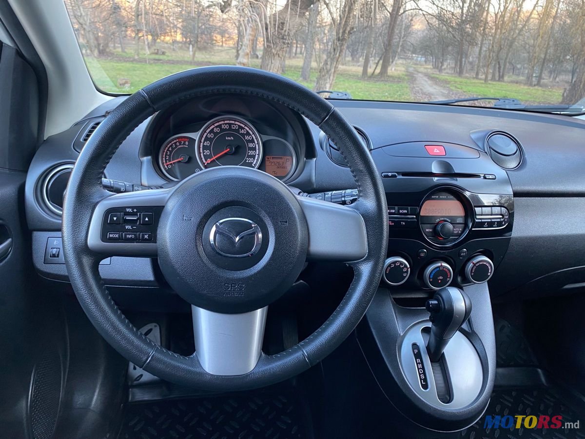 2014' Mazda 2 photo #1