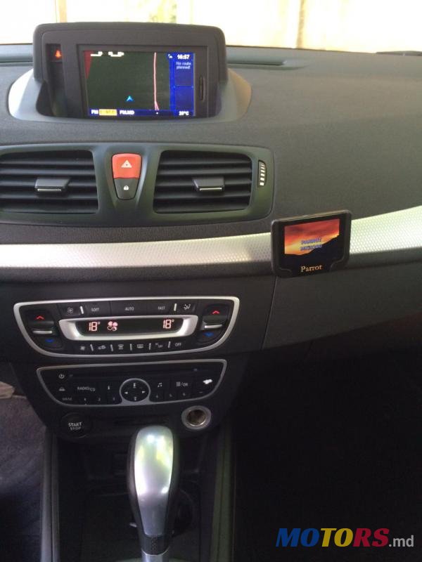 2011' Renault Megane photo #4