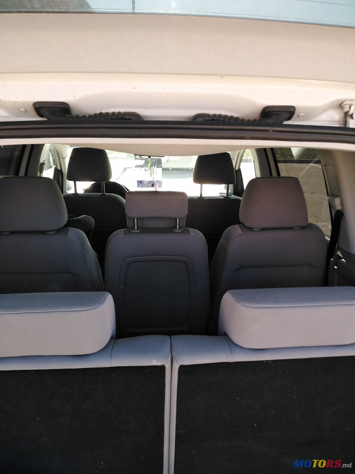 2008' Volkswagen Touran photo #5