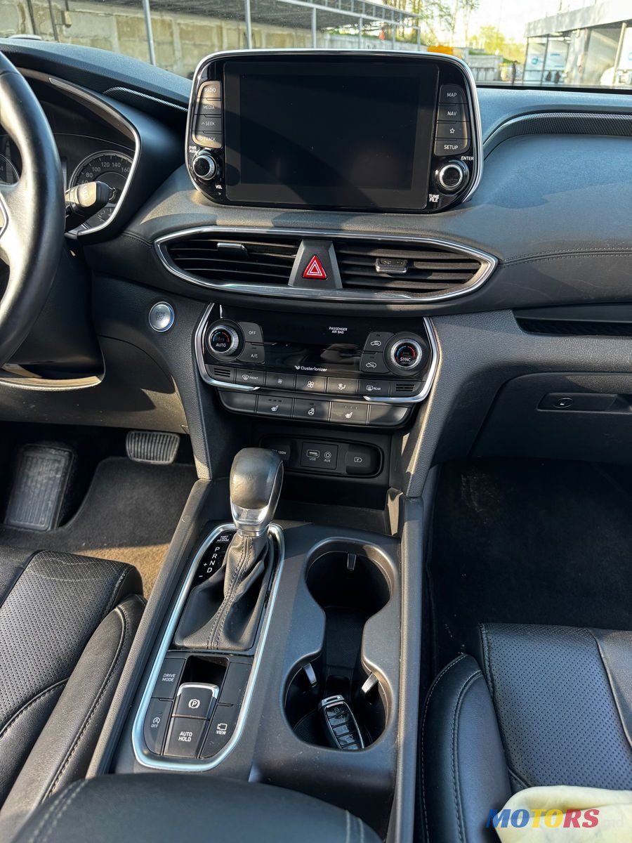 2020' Hyundai Santa Fe photo #5