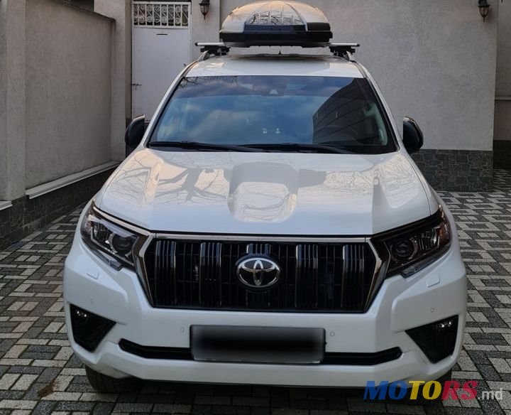 2022' Toyota Land Cruiser Prado photo #5