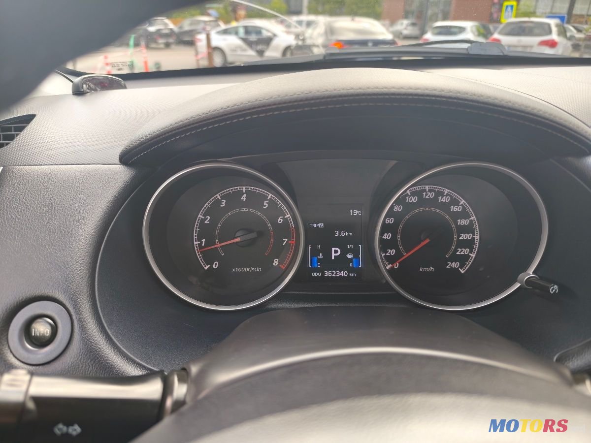 2011' Mitsubishi Outlander photo #6