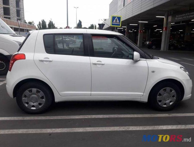 2011' Suzuki Swift photo #1