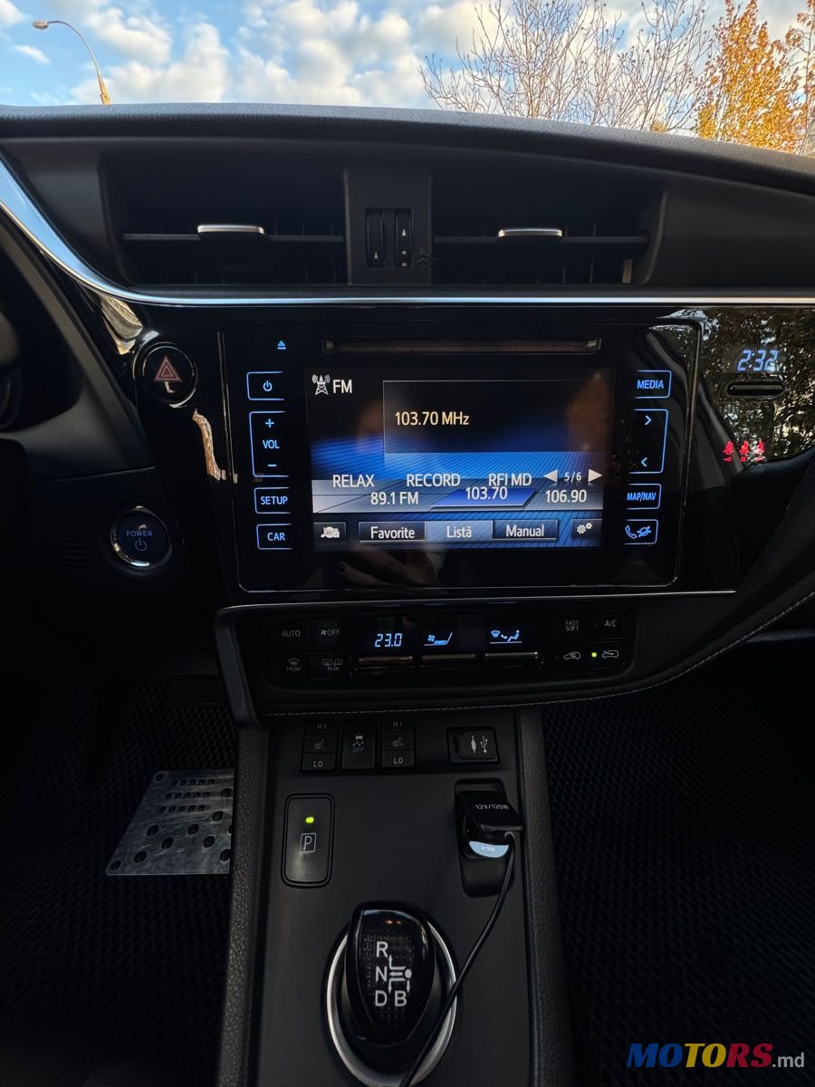 2016' Toyota Auris photo #6