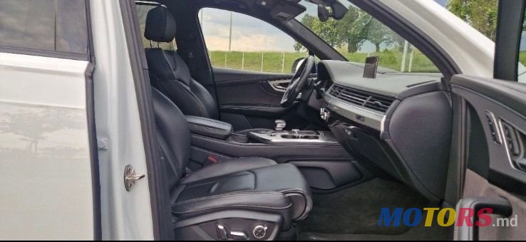 2016' Audi Q7 photo #6