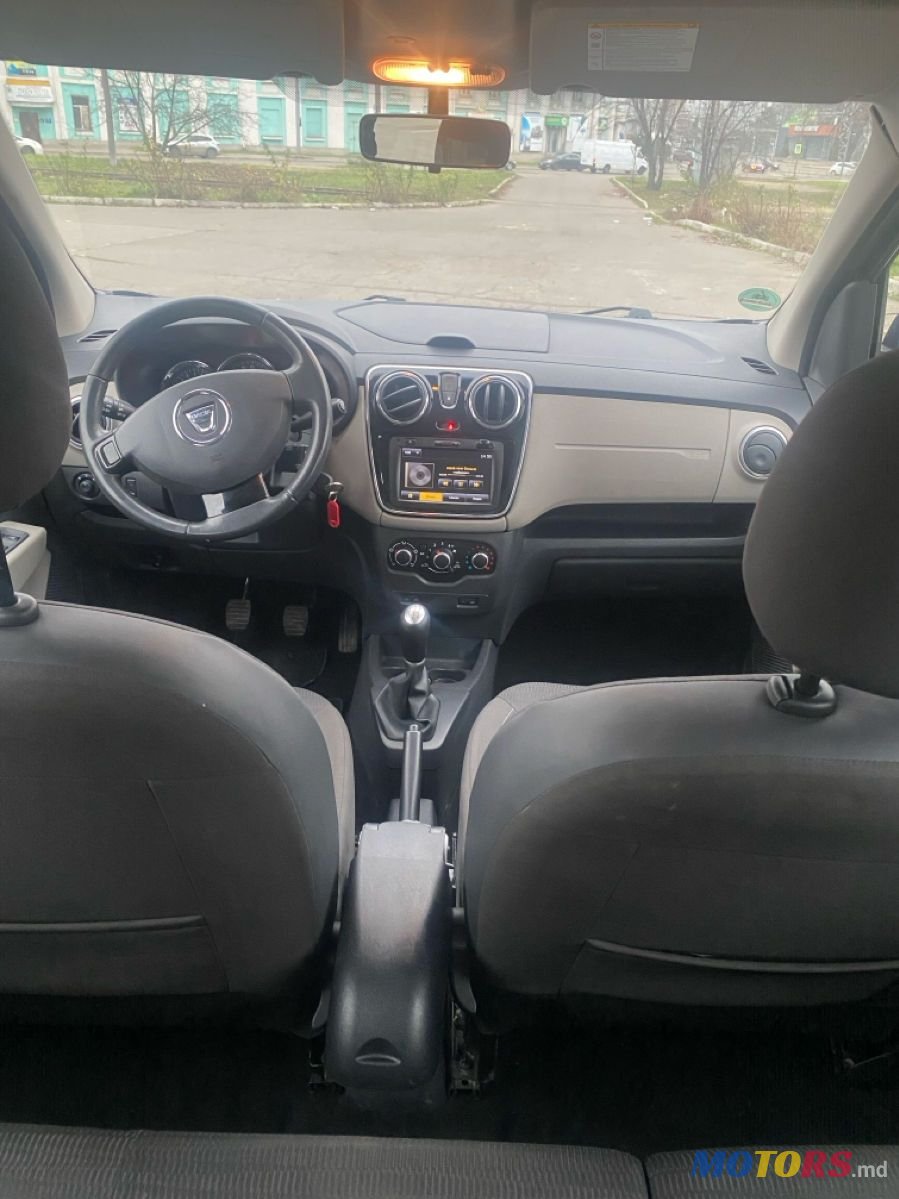 2013' Dacia Lodgy photo #2
