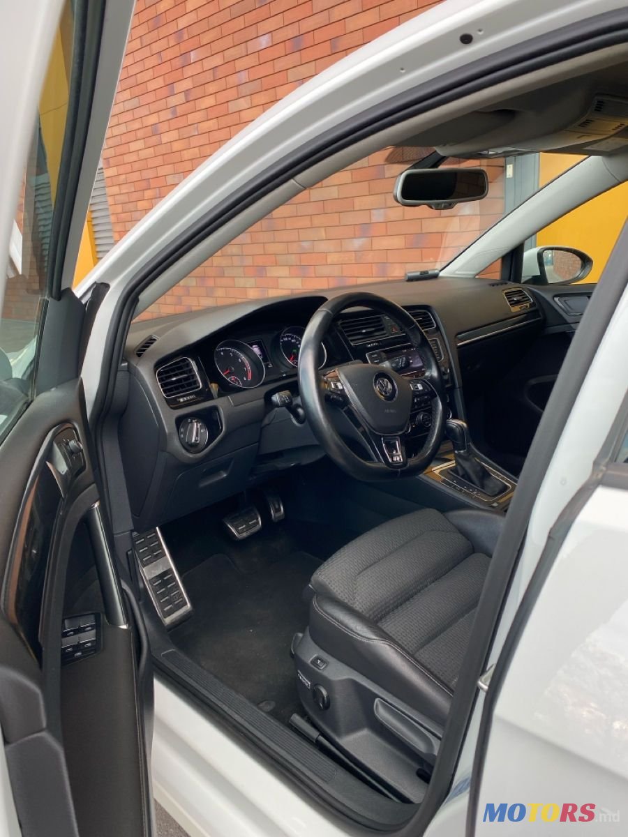 2015' Volkswagen Golf photo #6