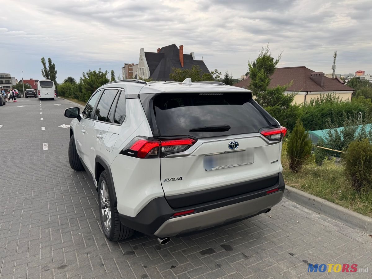 2024' Toyota RAV4 photo #3