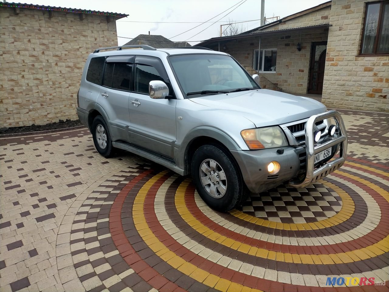 2003' Mitsubishi Pajero photo #2