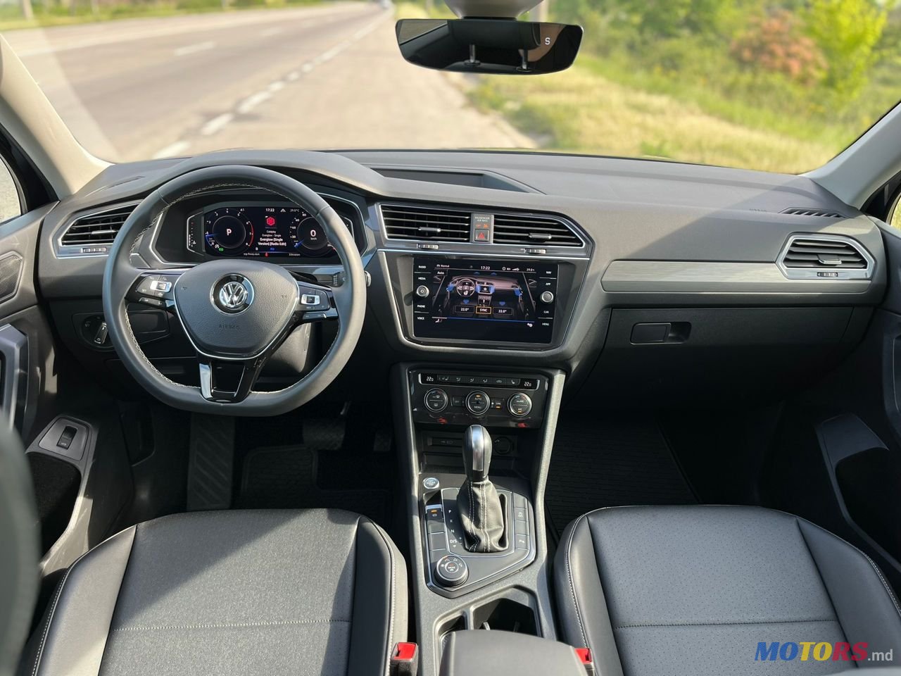 2021' Volkswagen Tiguan photo #6