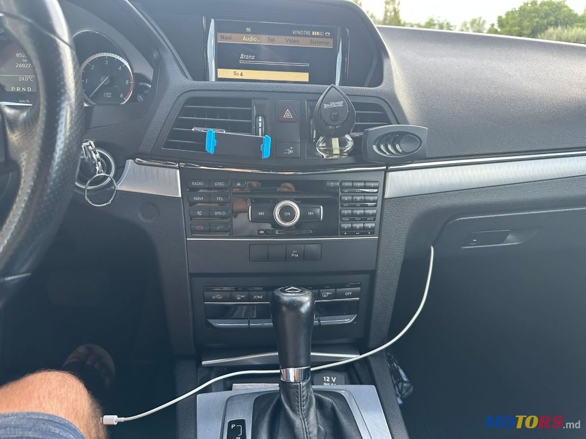 2010' Mercedes-Benz E-Class Coupe photo #3