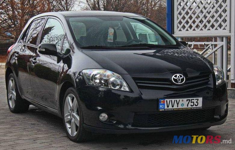 2011' Toyota Auris photo #1