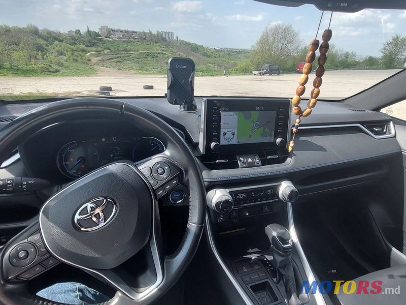 2019' Toyota RAV4 photo #6