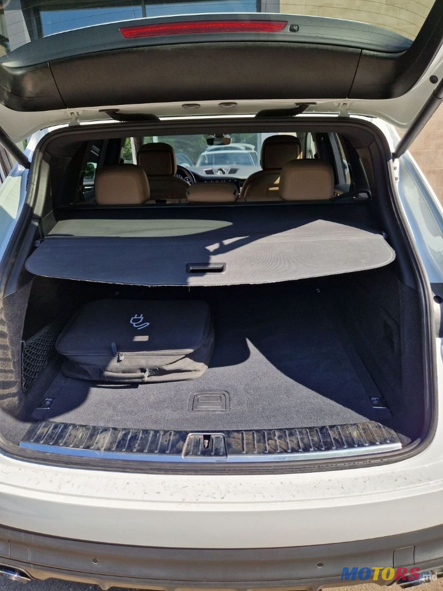2019' Porsche Cayenne photo #4
