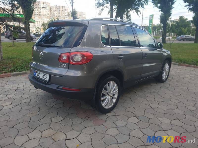 2009' Volkswagen Tiguan photo #3