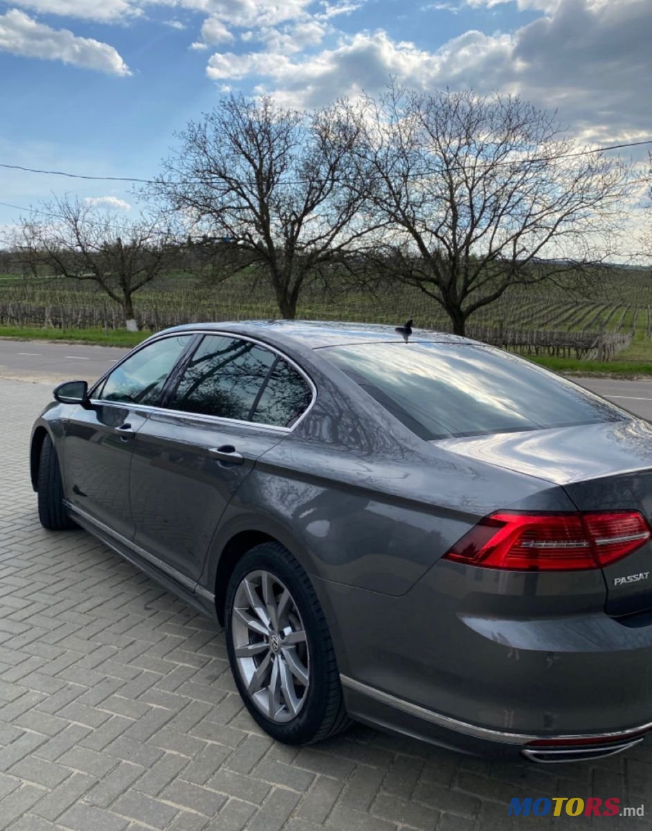 2017' Volkswagen Passat photo #5