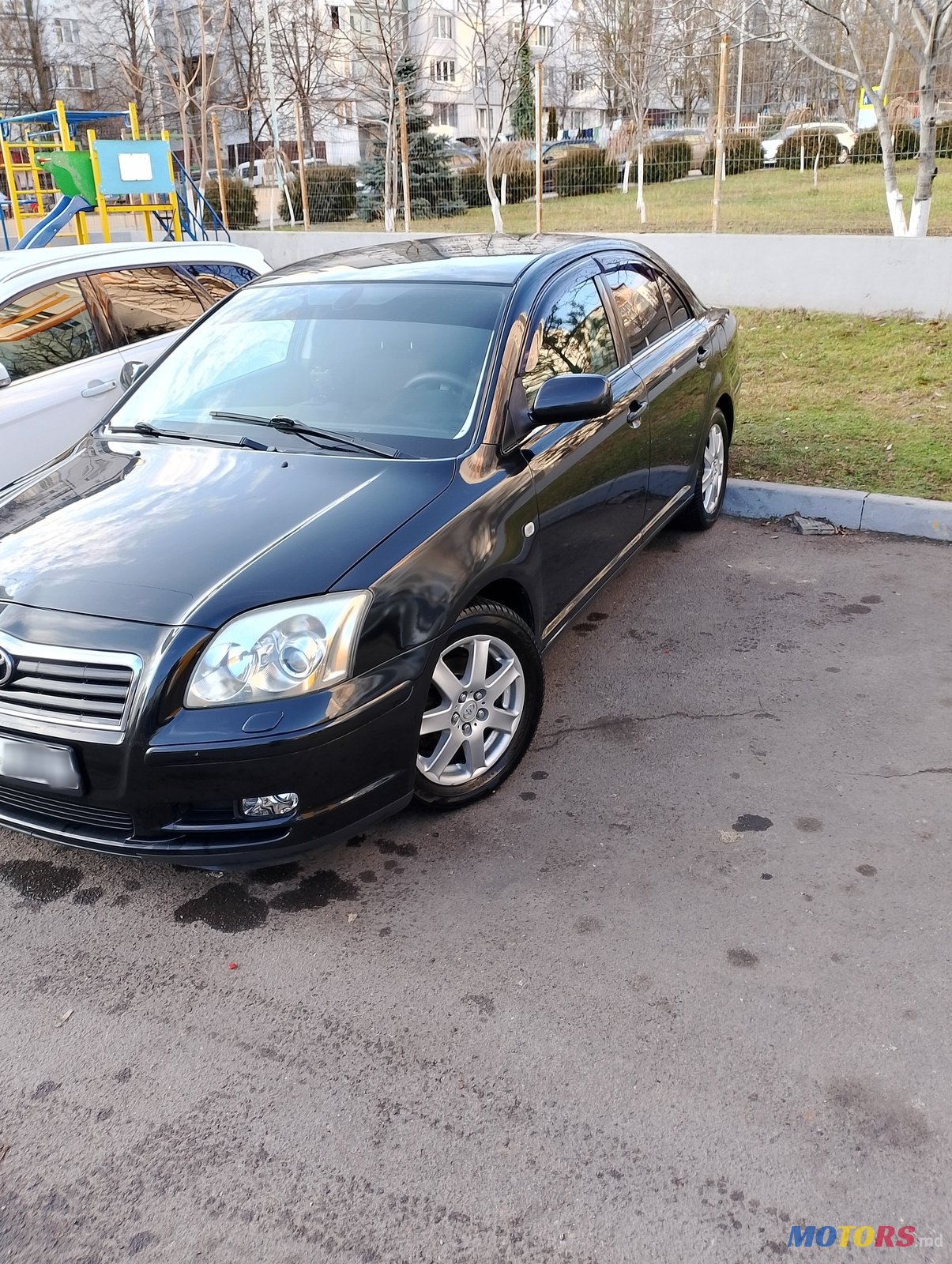 2004' Toyota Avensis photo #2