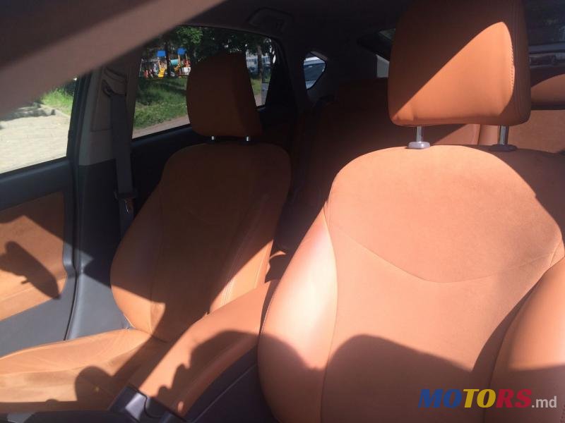 2010' Toyota Prius photo #5