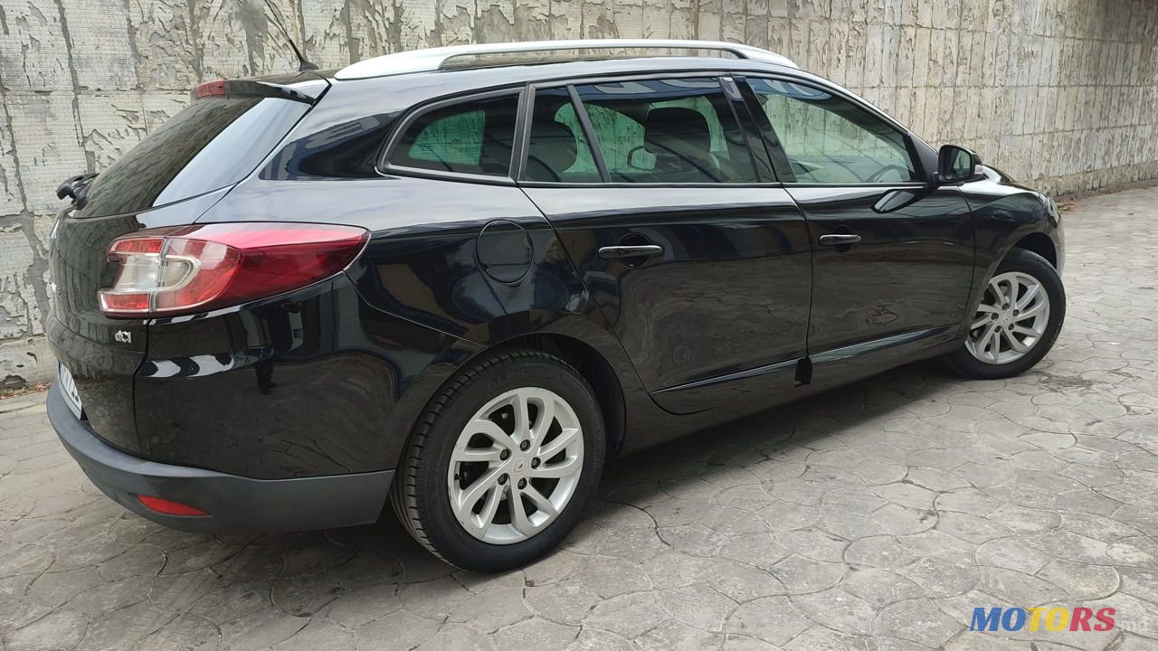 2012' Renault Megane photo #3