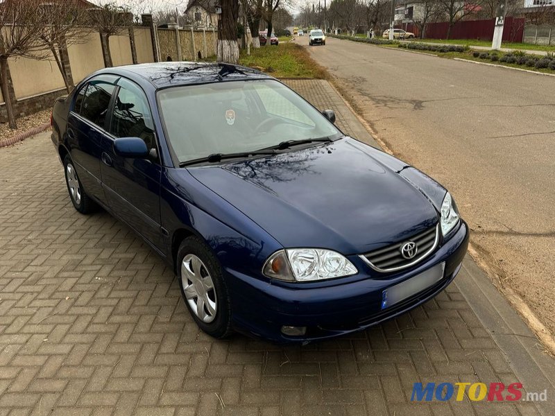 2001' Toyota Avensis photo #4