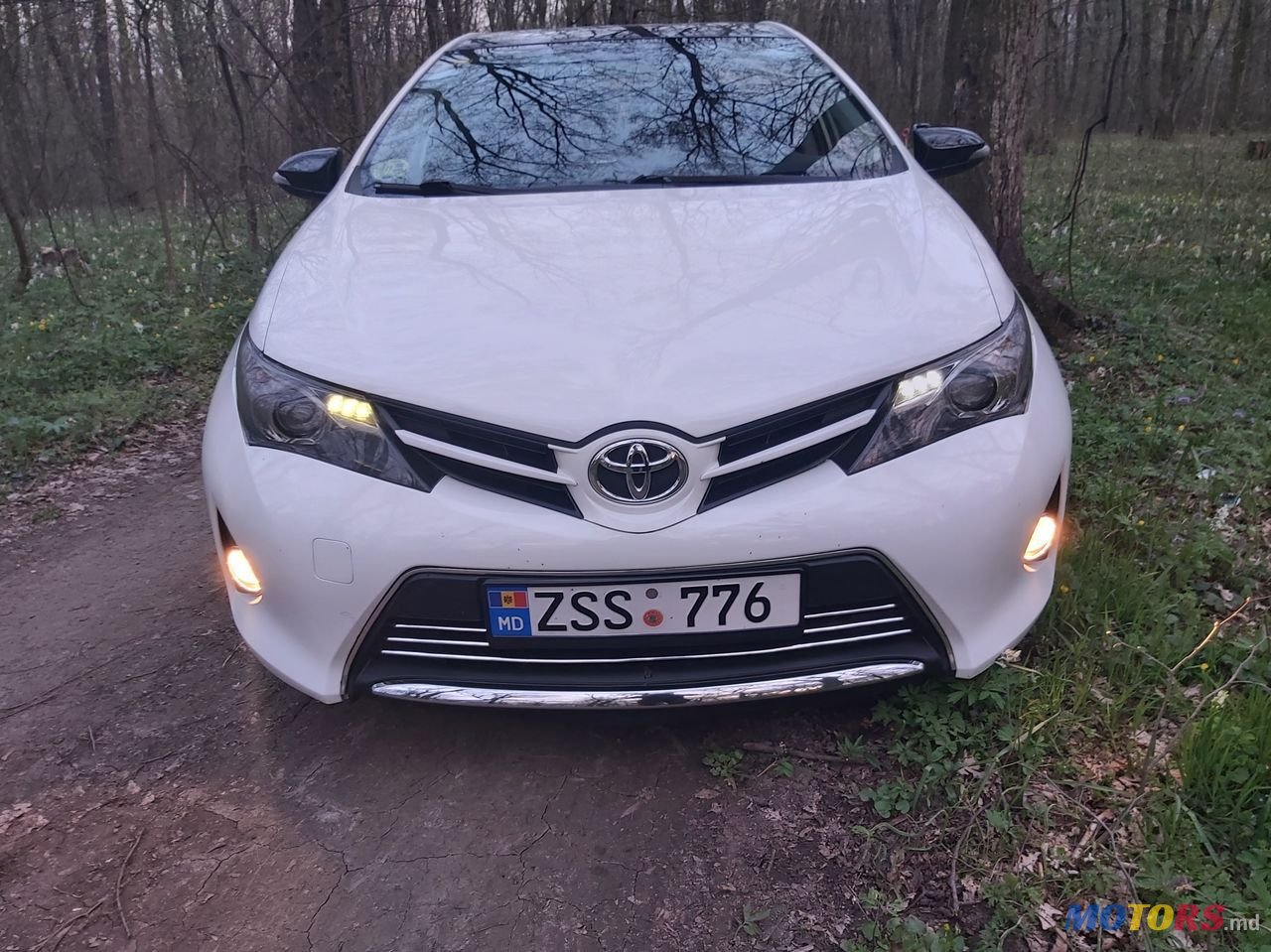 2014' Toyota Auris photo #2