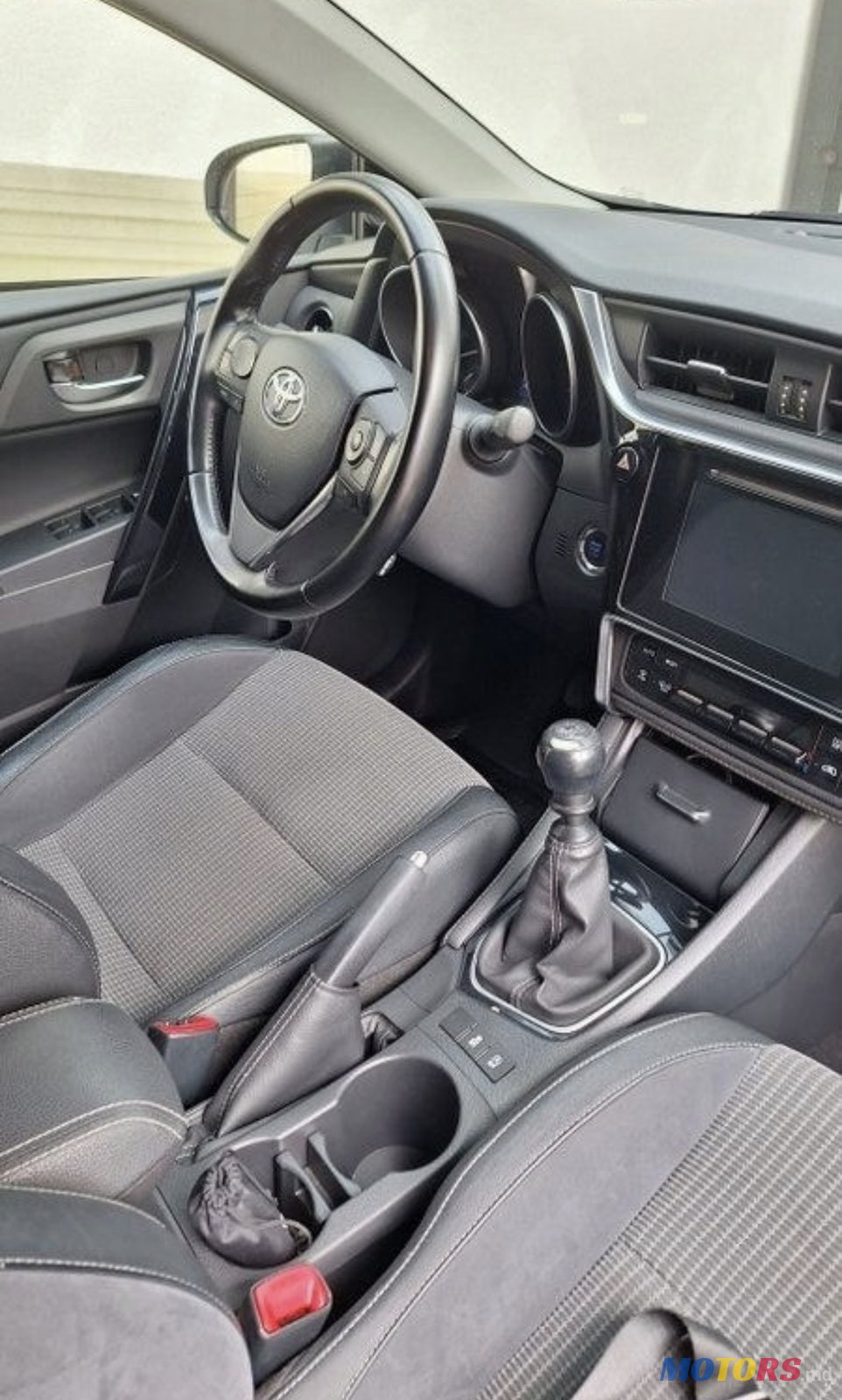 2015' Toyota Auris photo #5