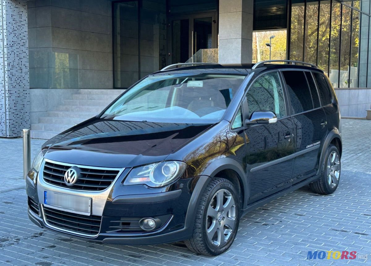 2008' Volkswagen Touran photo #1