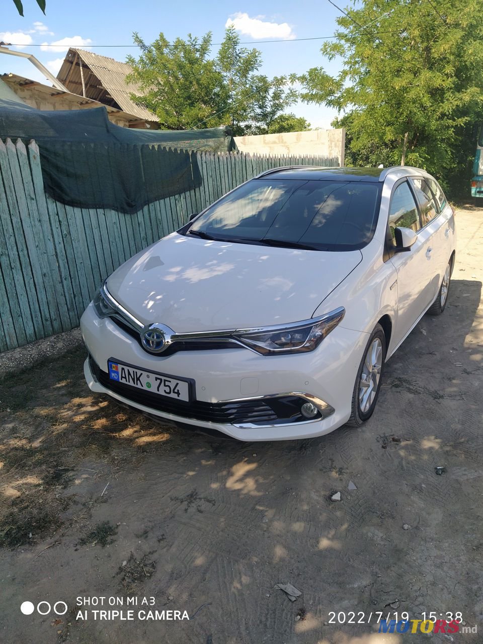 2015' Toyota Auris photo #1