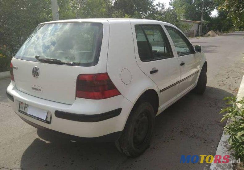 2001' Volkswagen Golf photo #2