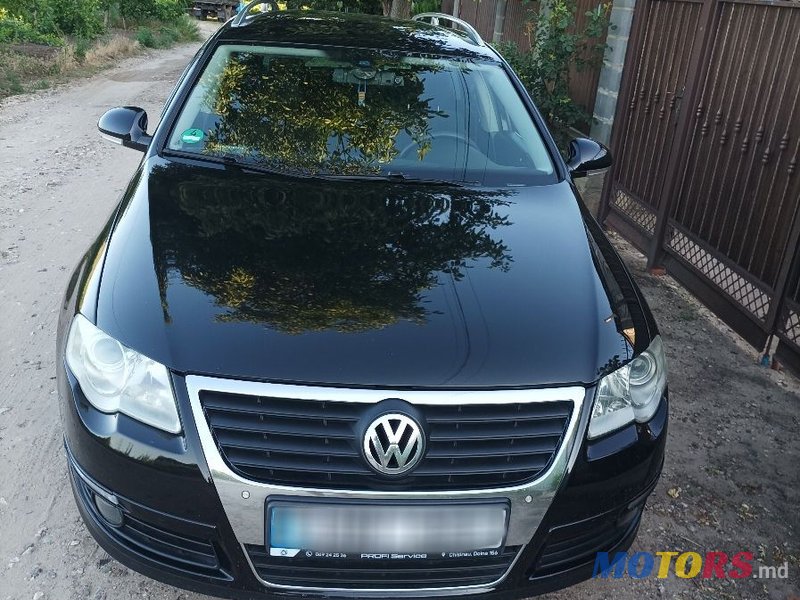 2009' Volkswagen Passat photo #1