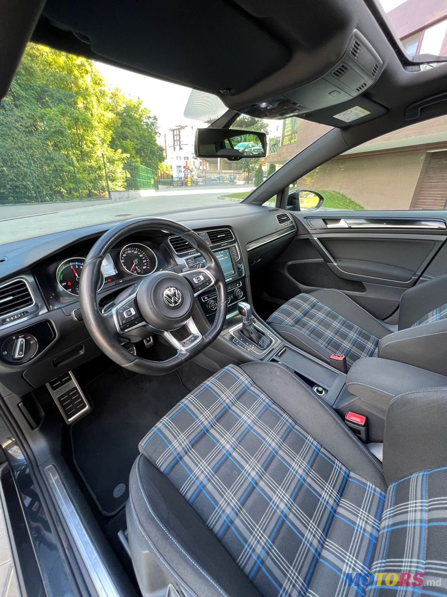 2015' Volkswagen Golf photo #4