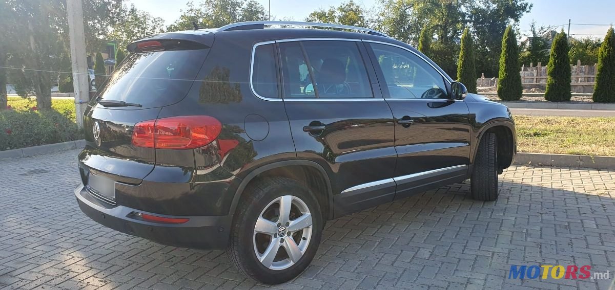 2012' Volkswagen Tiguan photo #4