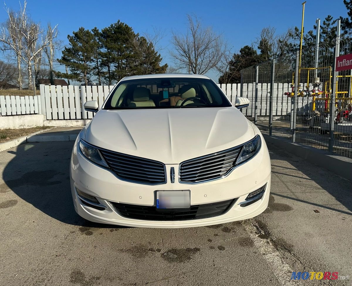 2013' Lincoln MKZ photo #2