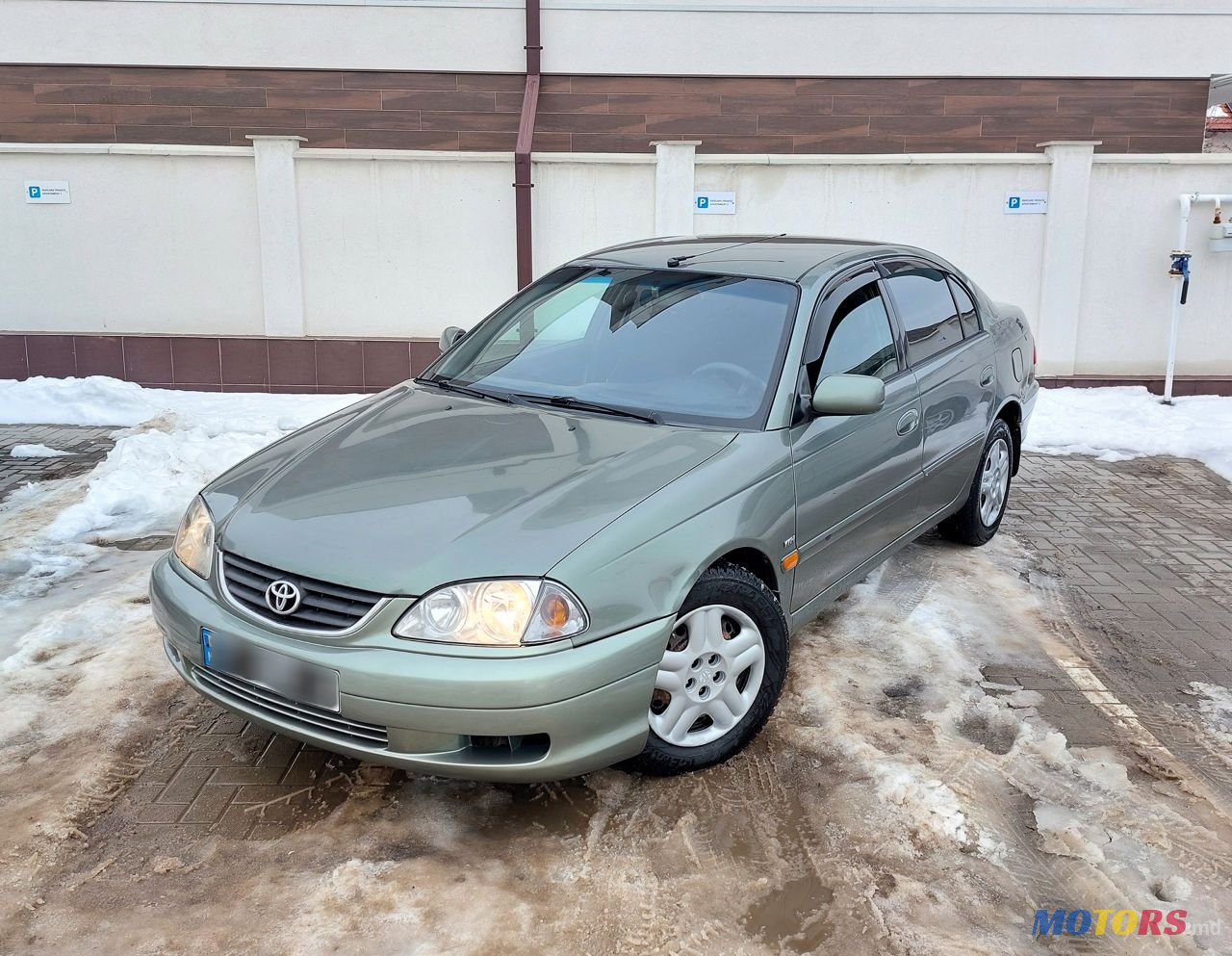 2003' Toyota Avensis photo #2