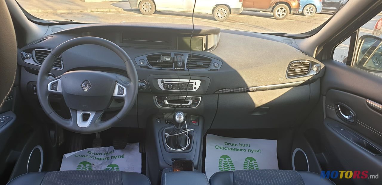 2012' Renault Grand Scenic photo #5