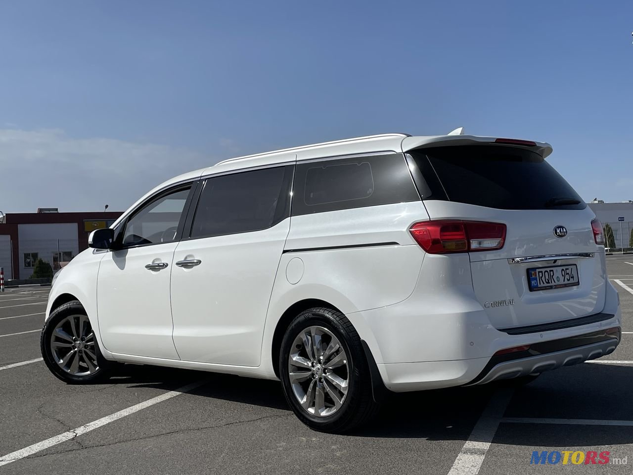 2015' Kia Carnival photo #1