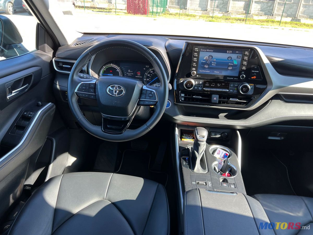 2021' Toyota Highlander photo #2