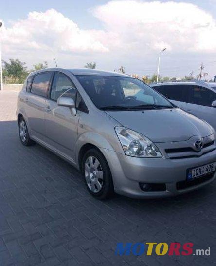 2007' Toyota Corolla Verso photo #1