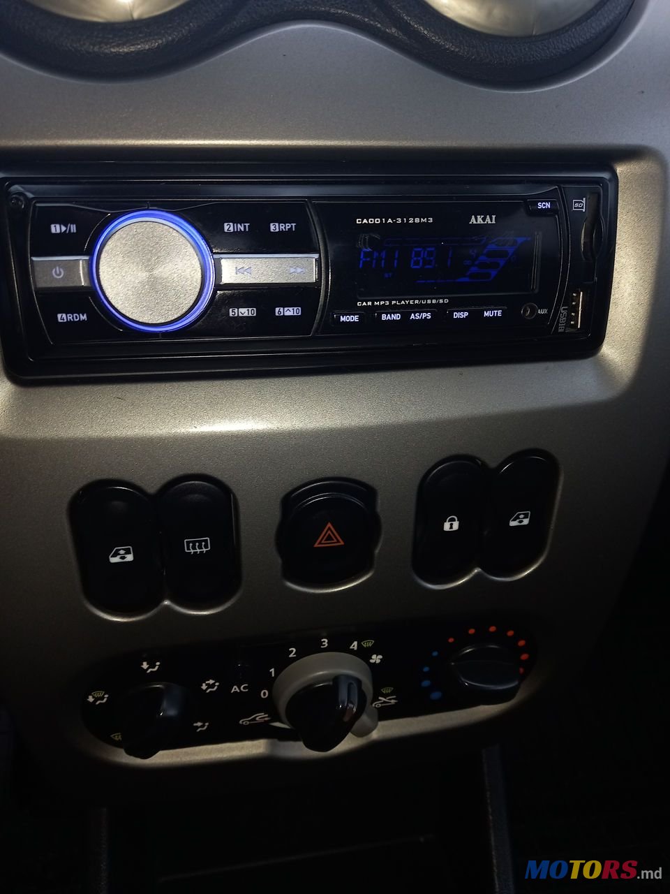 2008' Dacia Sandero photo #5