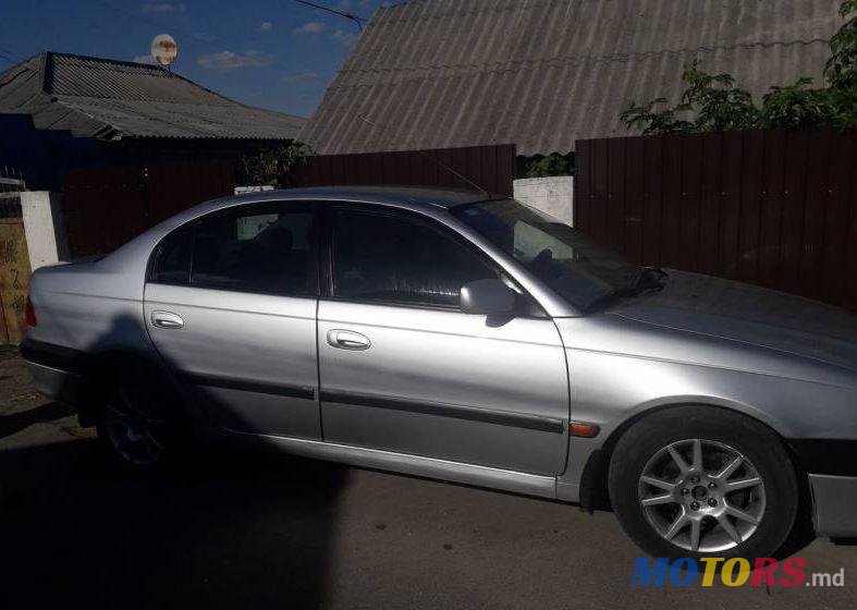 1998' Toyota Avensis photo #1