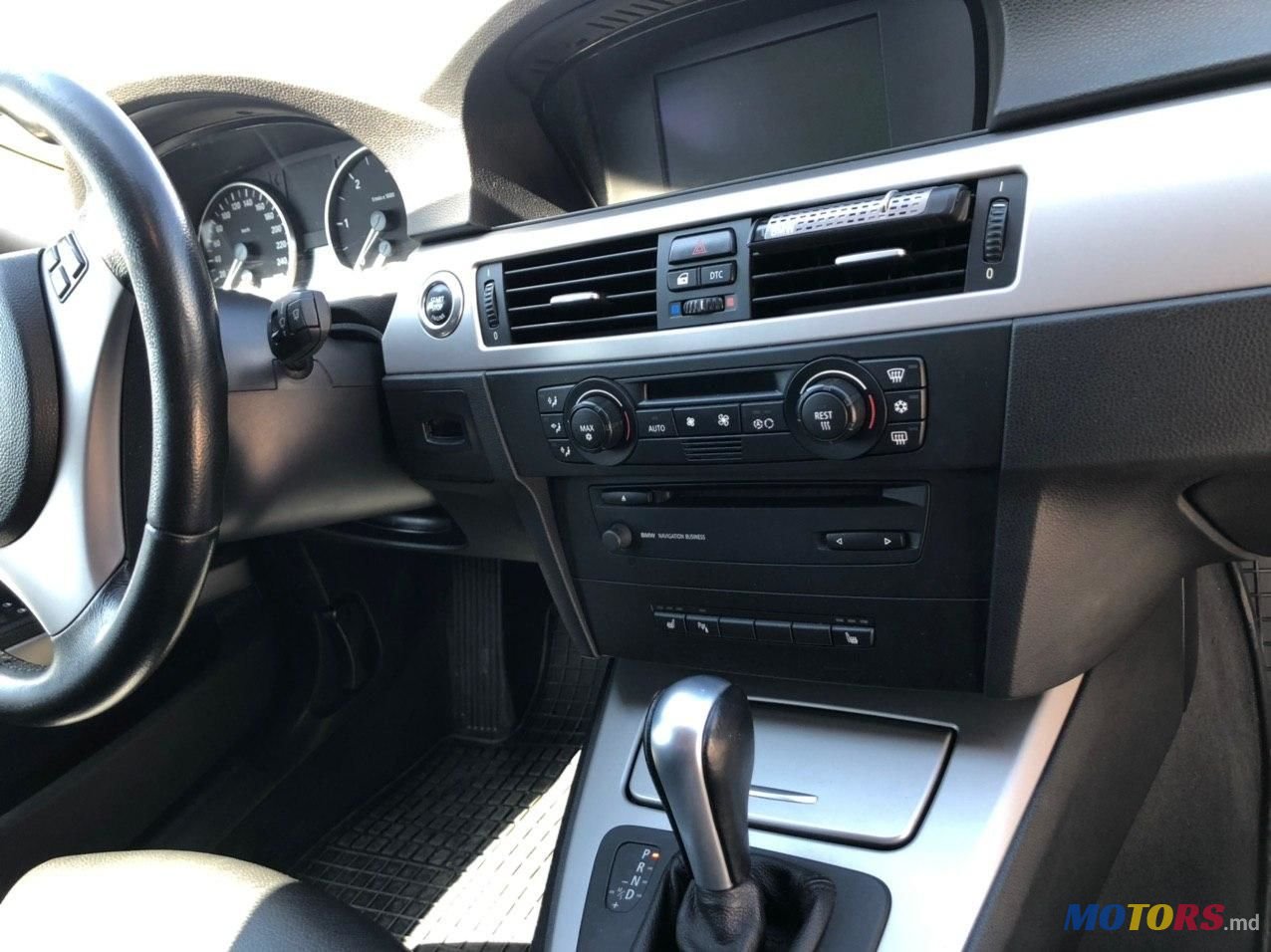 2006' BMW 3 Series Sedan 320d photo #2