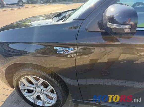 2014' Mitsubishi Outlander photo #1