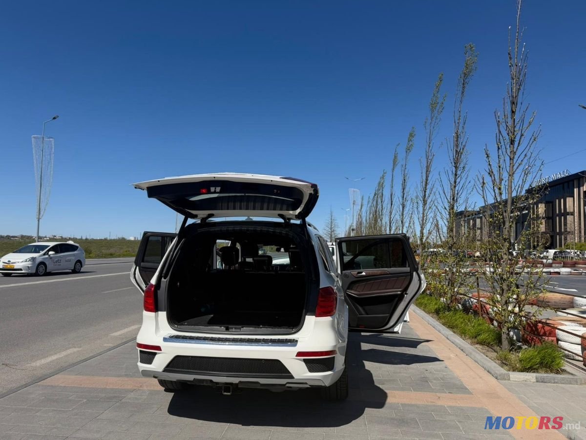 2013' Mercedes-Benz GL-Class photo #6