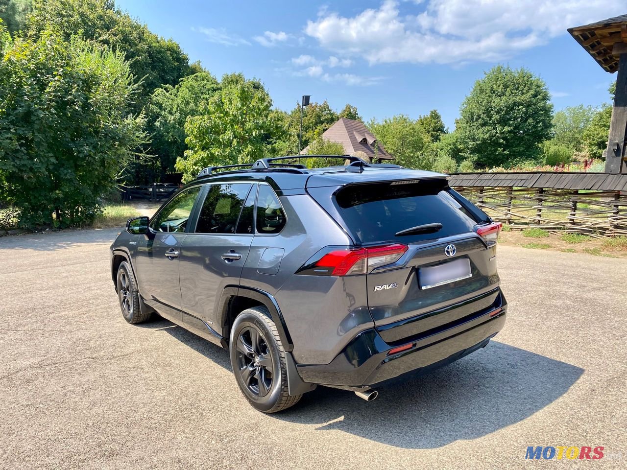 2019' Toyota RAV4 photo #2