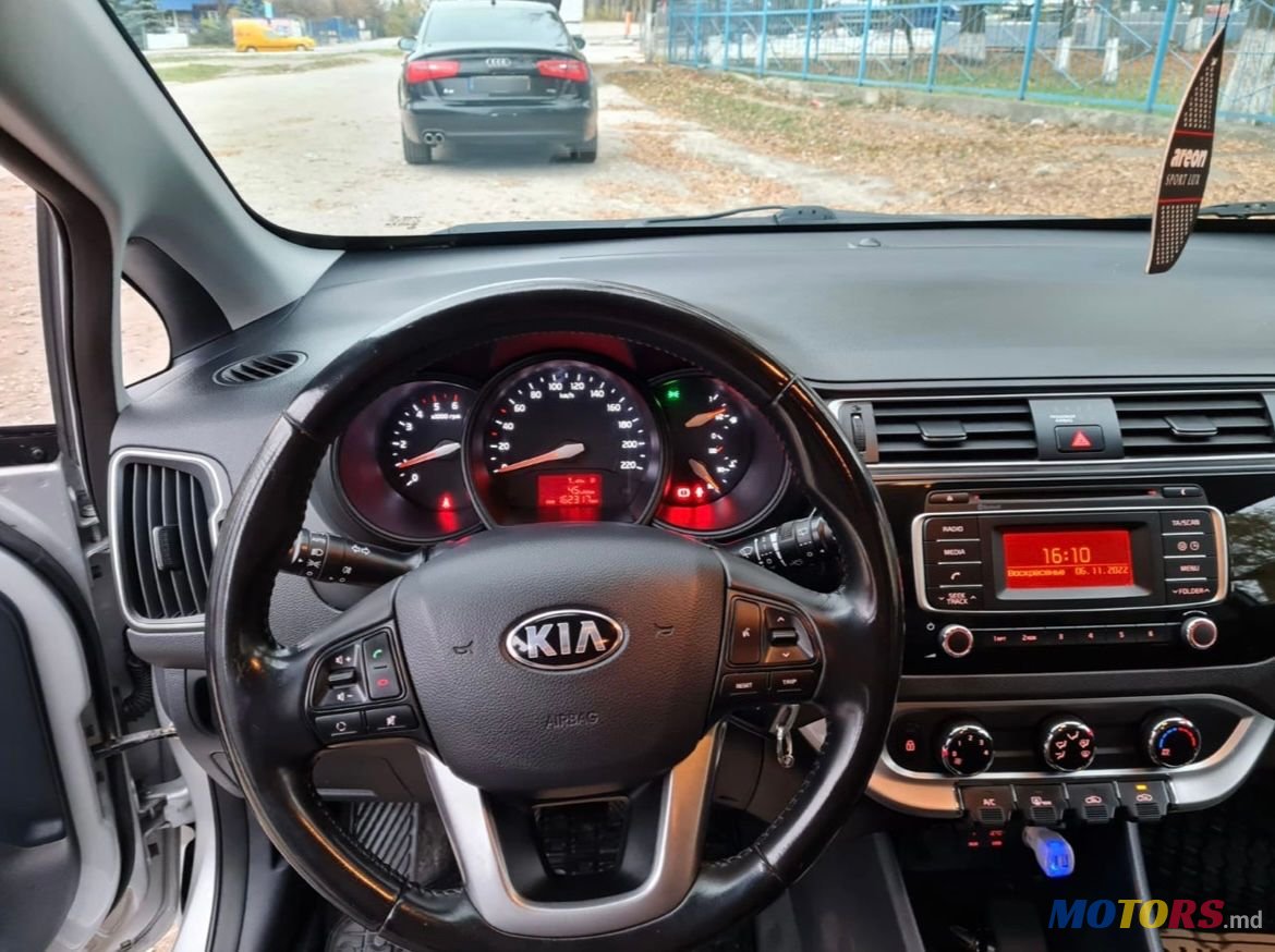 2015' Kia Rio photo #6