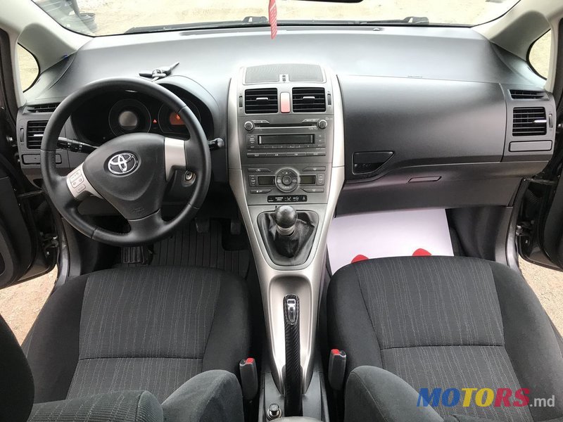 2007' Toyota Auris photo #4