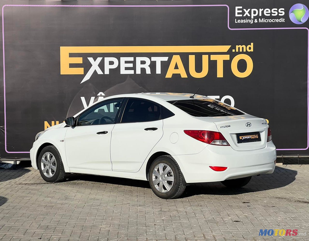 2011' Hyundai Accent photo #6