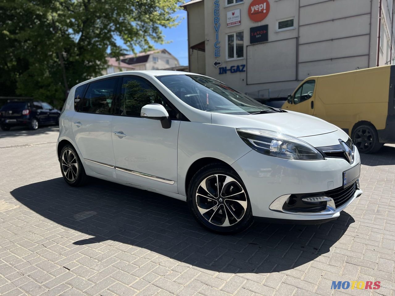 2015' Renault Scenic photo #2