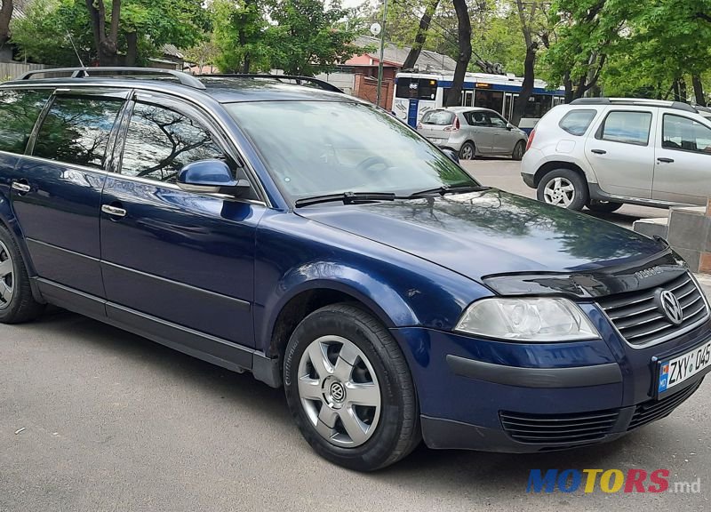 2005' Volkswagen Passat photo #2